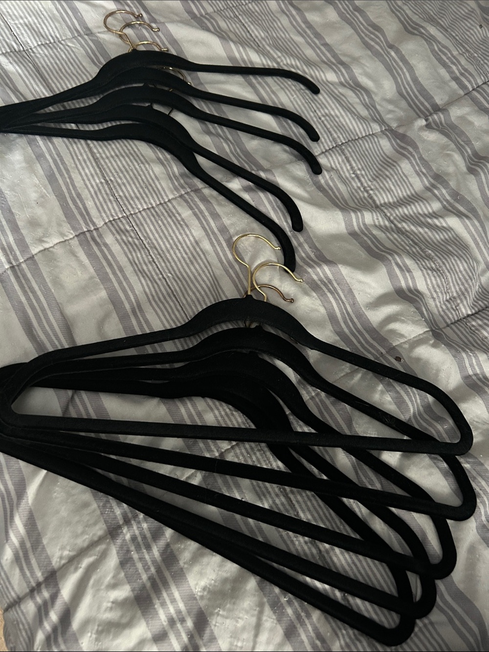 Joy Mangano 10 Black Velvet Slim Nonslip Hangers with Gold Hooks NEW UNUSED